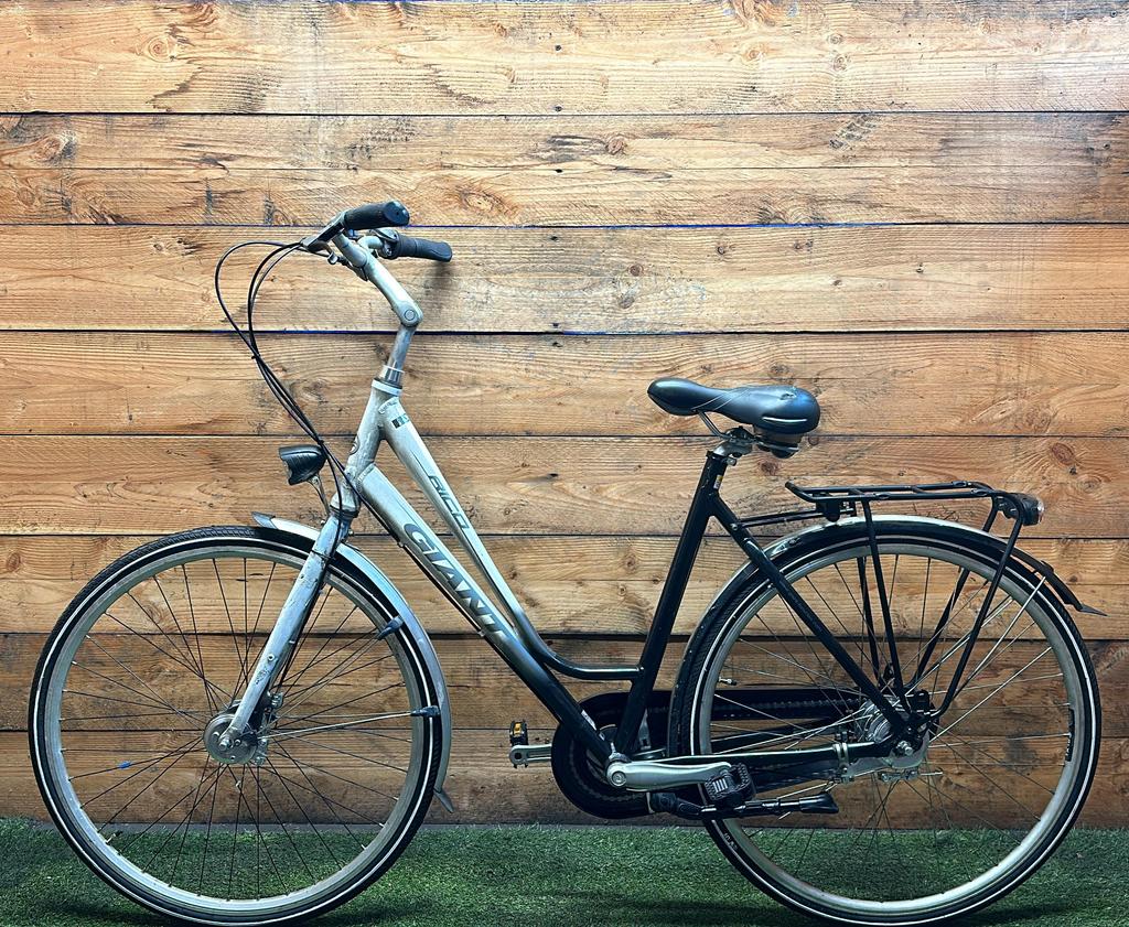 Giant Rico 8v 28inch 57cm
